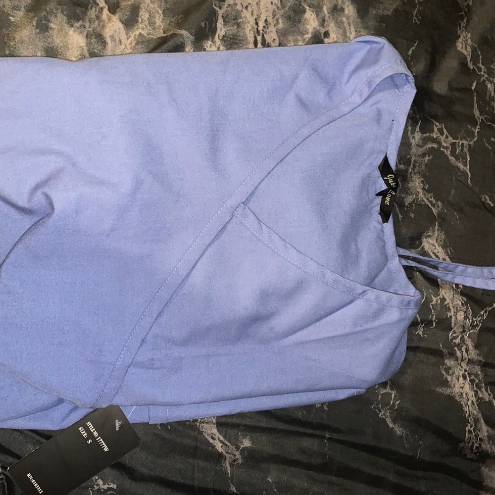 scrub top size: small